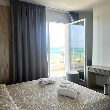 Otel Marechiaro - Direttamente Sul Mare San Menaio