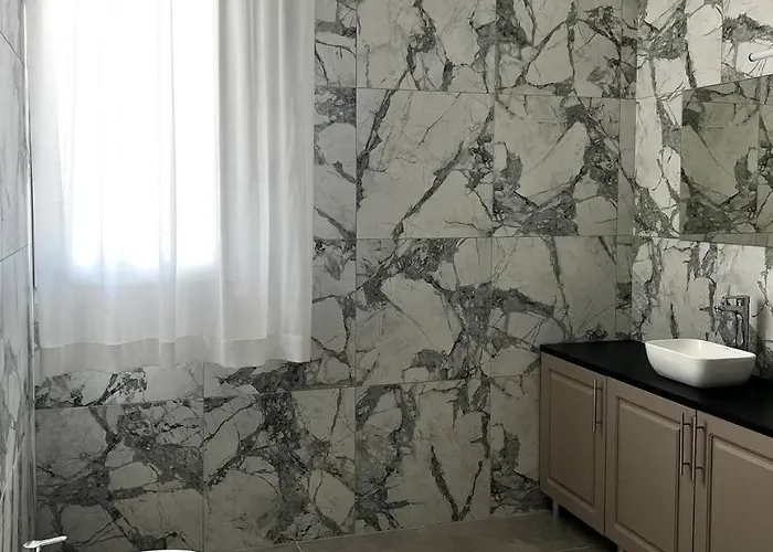 Отель Marechiaro - Direttamente Sul Mare Сан-Менайо